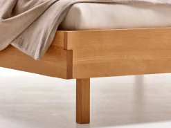 Grüne Erde Bett Tesoro mit Holzbetthaupt, 180 x 200 cm,