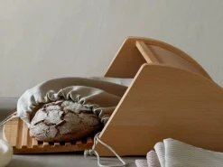 Grüne Erde Brotkasten mit integriertem Brotschneidebrett, 40 x 30 x 16,5 cm, Buche geölt