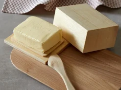 Grüne Erde Buttermesser aus Eschenholz, geölt, 19 x 4 cm