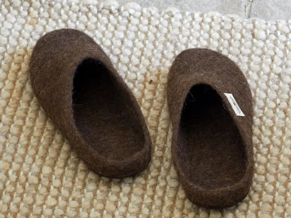 Grüne Erde Hausschuh Finley, dunkelbraun, Größe 38/39, 100 % Schurwolle (Schaf) mit pflanzlich gegerbter Ledersohle, Tiroler Bergschaf