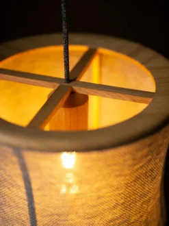 Grüne Erde Hängeleuchte Malla mit Schirm aus 100% Schafschurwolle, Ø 45 cm, 3D Strick Sand,