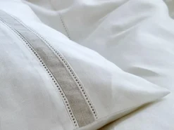 Grüne Erde Kissenüberzug JOSEPHINE mit Streifen und Ajour, weiss/natur, 40 x 60 cm, 56 % Leinen/44 % Baumwolle, GOTS