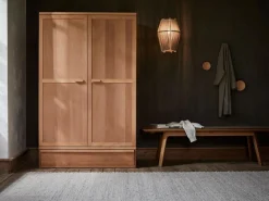 Grüne Erde Kleiderschrank Kurami mit Drehtüren 2-türig, Ladenkonsole, Wollstoff Tano Natur Hell (80),