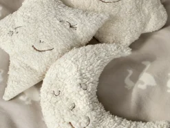 Grüne Erde Mond Duftkissen Zirbe, ca. 29 cm, Überzug: 100 % Baumwolle, Baumwolle kbA, Füllung: 100 % Zirbenspäne