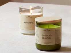 Grüne Erde Natürliche Rapswachskerze NAMASTÉ im rezyklierten Glas, Baumwolldocht, 325 ml, H 9,5 cm, ø 8,5 cm