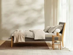 Grüne Erde Polsterbett Almeno, 180 x 200, mit Bezug Wollstoff Tano Natur (79),