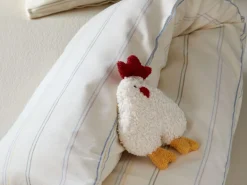 Grüne Erde Rassel Henne Berta, 21 x 17 cm, Bezug: 100 % Baumwolle, Füllung: 100 % Schurwolle (Schaf), GOTS