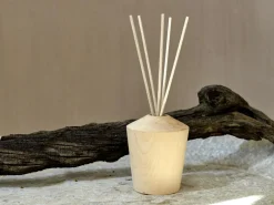Grüne Erde Raumduft Diffuser aus Zirbenholz, konisch ø 8,5 x H 9 cm