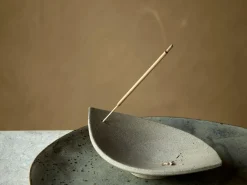 Grüne Erde Räucherstäbchenhalter aus Basalt, unglasiert, 17 x 9,5 x 3,5 cm