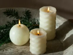 Grüne Erde Stumpenkerze Relief aus Bienenwachs, , Höhe 8 cm, ø 6,5 cm