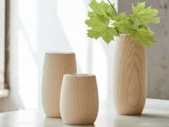 Grüne Erde Vase aus Eschenholz, inkl. Glaseinsatz, H 12 cm, ø 8 cm