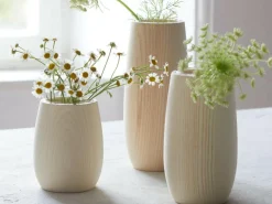 Grüne Erde Vase aus Eschenholz, inkl. Glaseinsatz, H 17 cm, ø 8 cm