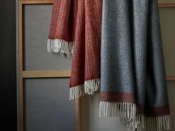 Grüne Erde Wohndecke Mavie, blutorange, 130 x 200 cm, 100 % Schurwolle (Lamm), eco-wool